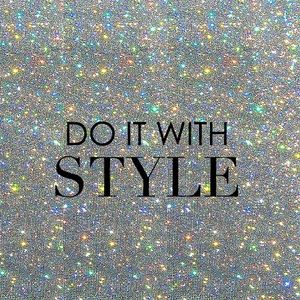 RV 🚍 Gal 🙆🏻‍♀️ downsizing ⬇️ my closet 🛍🎀🪞